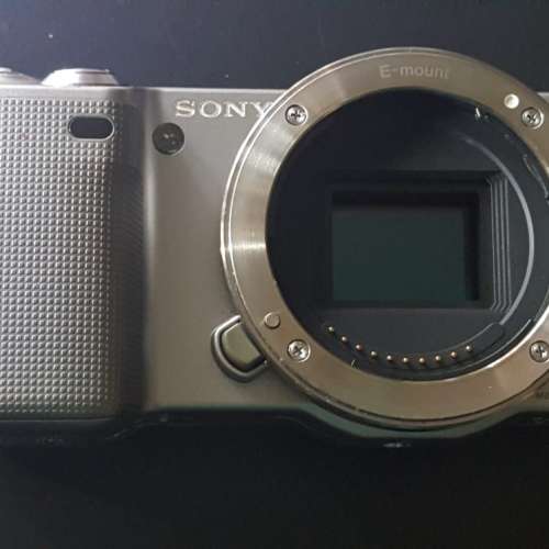 Sony NEX 5 EVIL APSC  (not NEX 5N, 5R,5T, 6, 7, A5000, 6100 nor A7)Body