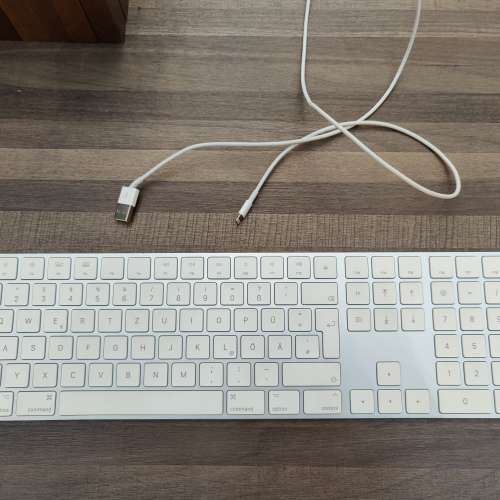 Apple 白色 magic keyboard with numeric pad 無線鍵盤 德國版
