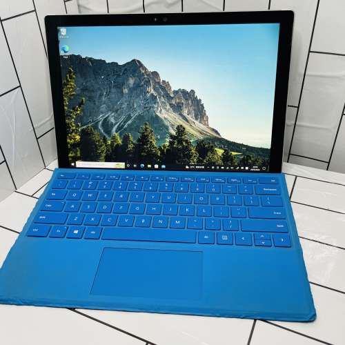 Microsoft Surface Pro 4 | 12.3” | i5 | 8GB RAM | 256GB | 連office、原裝充電器...