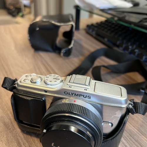 Olympus E-P3 Kit set + Panasonic Lumix 餅鏡 20mm F1.7 + 原廠錄音咪