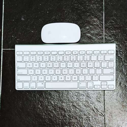Apple wireless Keyboard and Mouse 蘋果無線鍵盤及滑鼠
