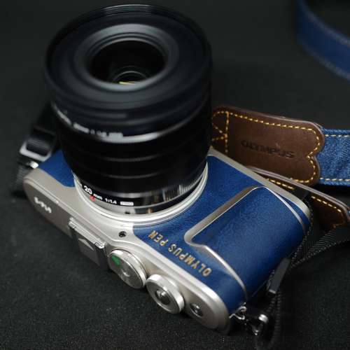 Olympus E-PL9 limited blue