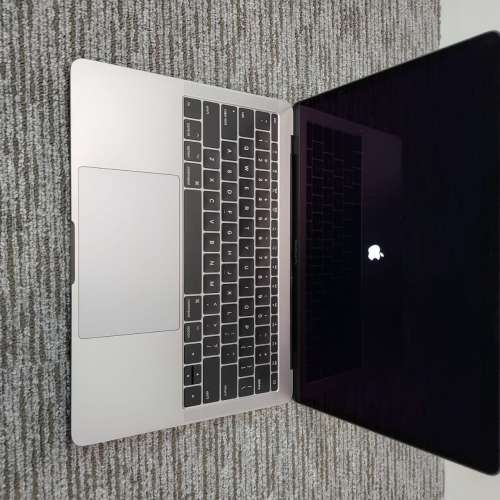 2017 Macbook Pro 13“ 256GB i5 8G Ram 灰色 （無Touch Bar)