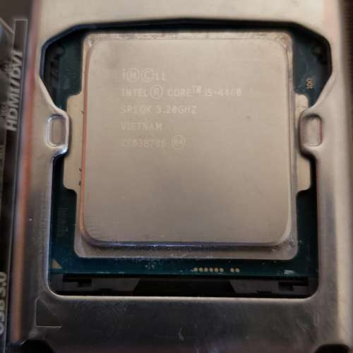 CPU i5-4460 + Motherboard GA-H81N(後面有蓋) + 8GB RAM + 100GB/120GB SSD
