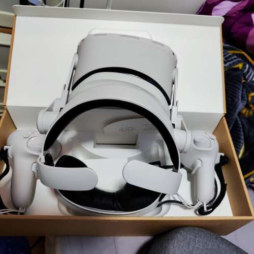 Oculus Quest 2 128GB with pro head holder