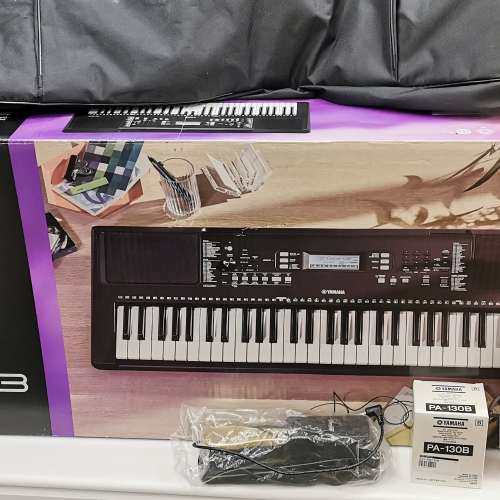出售非常新淨Yamaha PSR-E373 數碼鍵琴，有全新腳制和琴袋