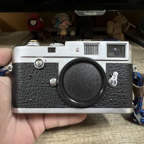 Leica M2 Button