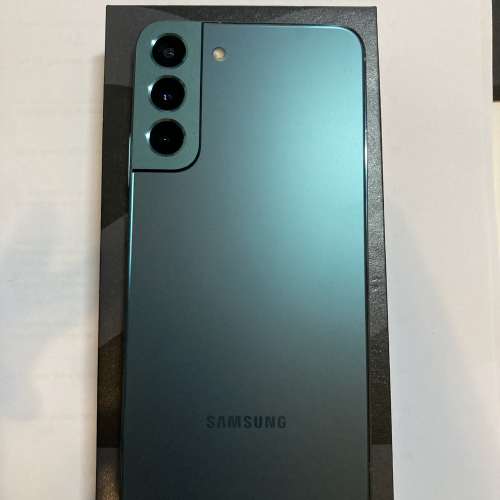 Samsung Galaxy S22+ (8GB+256GB) 連三個機殼及玻璃貼／保護貼