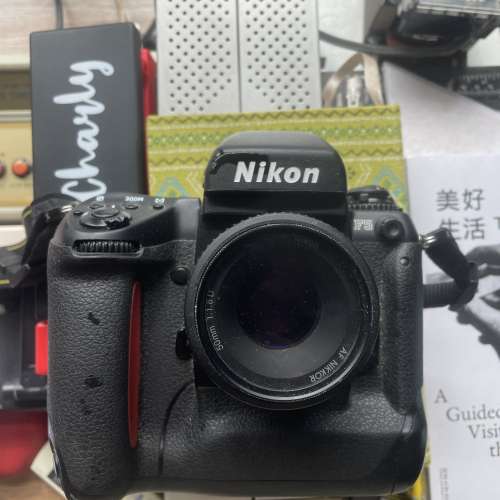 Nikon F5 + 15-30 / 50 / 24-70 / 70-200