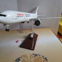 Boeing 777-300ER 1:200 中國東方航空模型