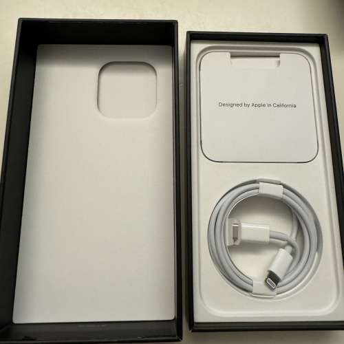 iPhone 13pro alpine green 墨綠色, 22年5月購自Smartone