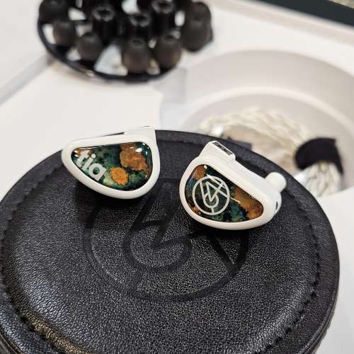 64 Audio Fourte Blanc