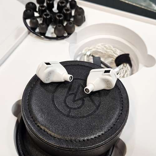 64 Audio Fourte Blanc