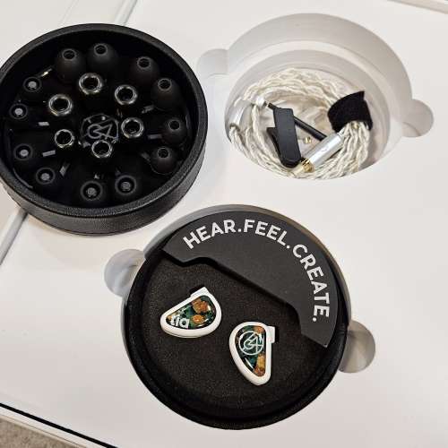 64 Audio Fourte Blanc