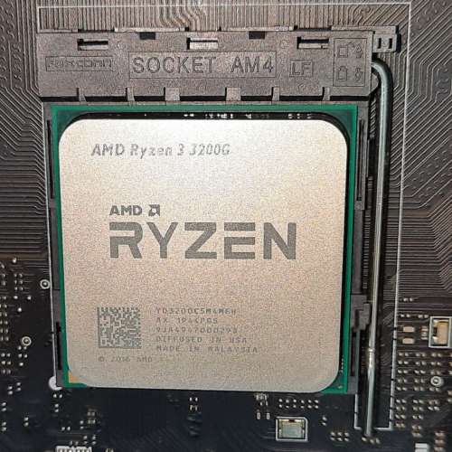 AMD Ryzen 3 3200G with Radeon Vega 8 Graphics CPU