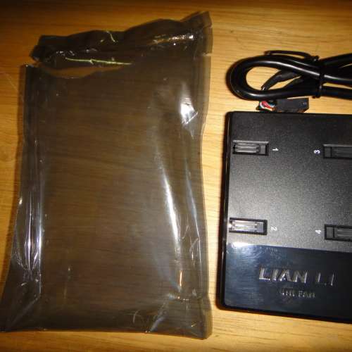 全新 聯力 Uni Fan SL120 (黑色) 控制器