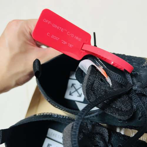Hk sell off white vapormax