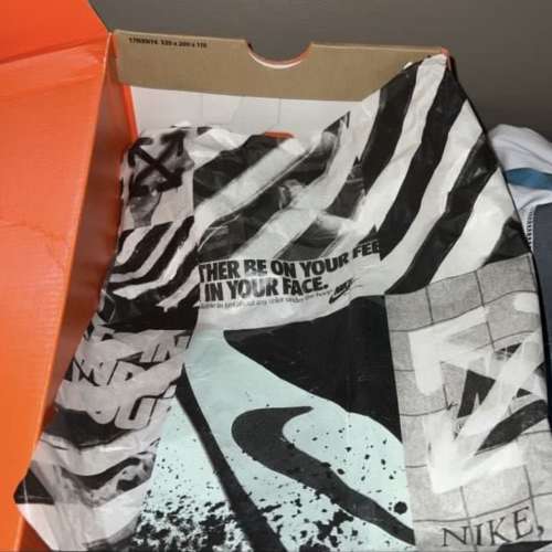 Hk sell off white vapormax