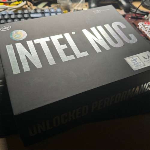 Intel NUC Hades Canyon (i7 8809G + rx vega m + 32gb ram + 1tb ssd)