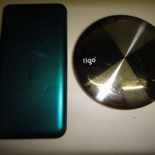 10000mAh 及 3500mAh 移動充電器 共2隻