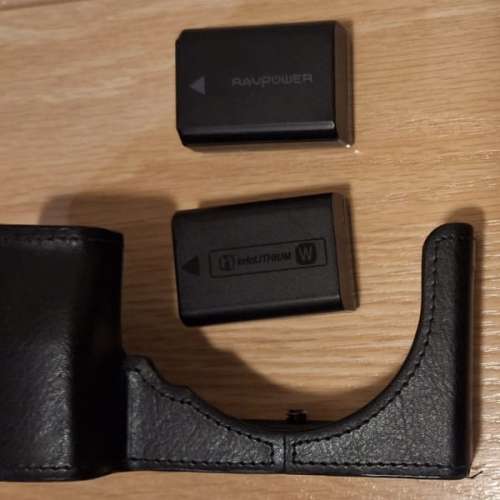 Sony A6100 ILCE-6100 淨機 + 電X2 + 原裝保護套 行貨有盒(保用期已過)