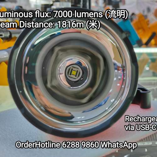 Convoy Flashlight for search and rescue. rechargeable via USB-C. 15000 mAh. 電筒