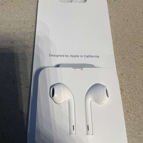 EarPods Lightning 100% new and Real