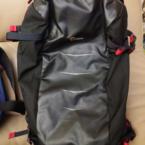 執屋清空放幾個舊相機袋(有背囊、有斜孭)