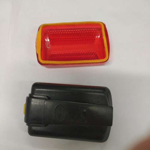 單車尾燈兩個($10蚊兩個)