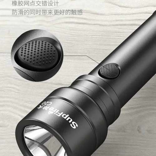 神火高亮度強光電筒。USB-C直接充電。配4000mAh 鋰電池。高品質