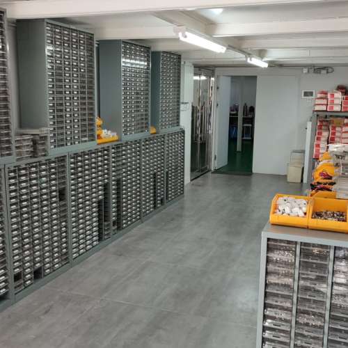 经營各国電子零件