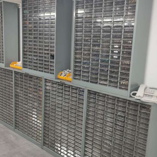 電子零件本司经營各国電子零件