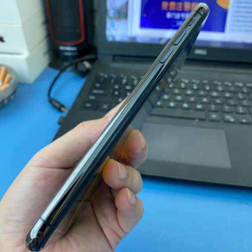 Apple iPhone XS Max 64G 黑色，6.5 寸大螢幕，電池效能100 %，功能全部正常運作，...