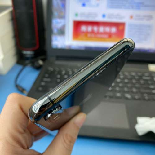 Apple iPhone XS Max 64G 黑色，6.5 寸大螢幕，電池效能100 %，功能全部正常運作，...