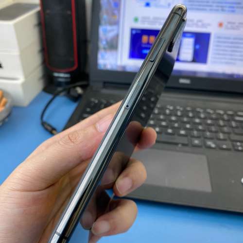 Apple iPhone XS Max 64G 黑色，6.5 寸大螢幕，電池效能100 %，功能全部正常運作，...