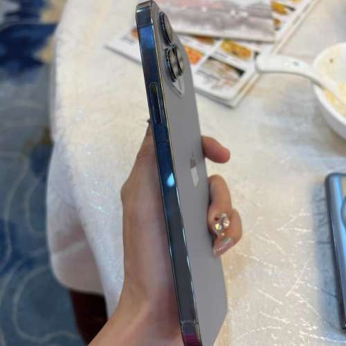 港行 Apple Iphone 13 pro Max 128G 天峰藍，6.7 寸大屏幕顯示，電池100 % 健康度，...