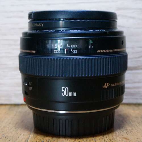 Canon EF 50mm 1.4 with B+W filter
