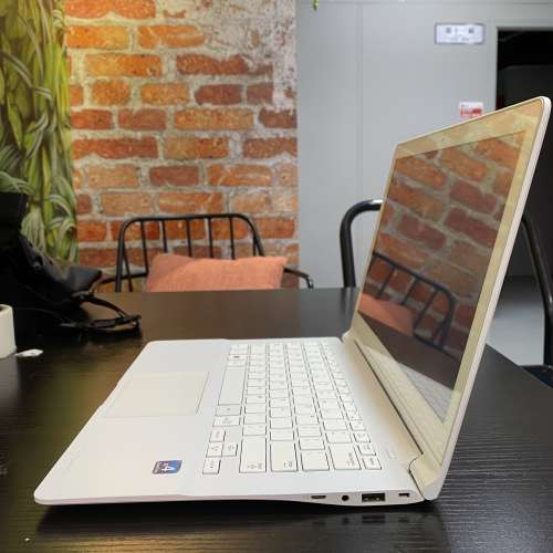 [Touch] Samsung ATIV Book 9 Lite (AMD 4核 / 13.3" 觸控屏 / Win 11 / 永久Offic...