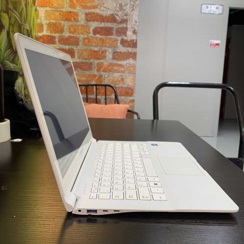 [Touch] Samsung ATIV Book 9 Lite (AMD 4核 / 13.3" 觸控屏 / Win 11 / 永久Offic...