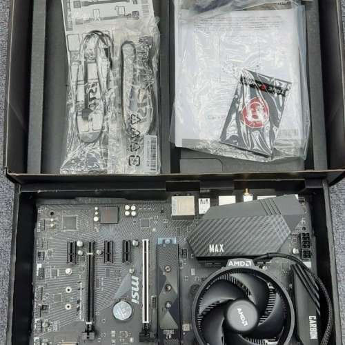 MSI B450 Gaming Pro Carbon MAX WiFi AMD Ryzen 3 3200G AM4 16GB ram 500G Nvme SSD