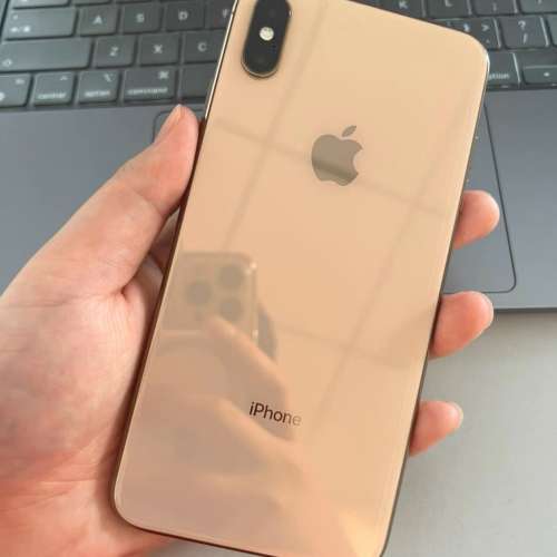 Apple iPhone XS Max 256g ，6.5 寸大螢幕，電池效能100 %，功能全部正常運作，已貼...