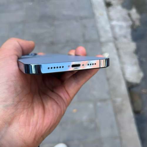 港版 Apple iPhone 13 Pro Max 128G 天峰藍色6.7寸大螢幕，功能全部正常運作，已貼...