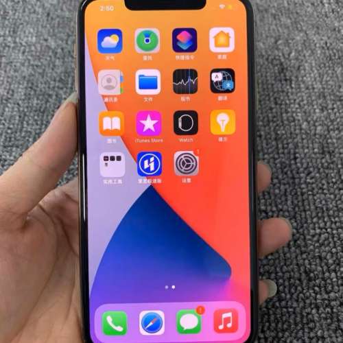 Apple iPhone XS Max 256g ，6.5 寸大螢幕，電池效能100 %，功能全部正常運作，已貼...