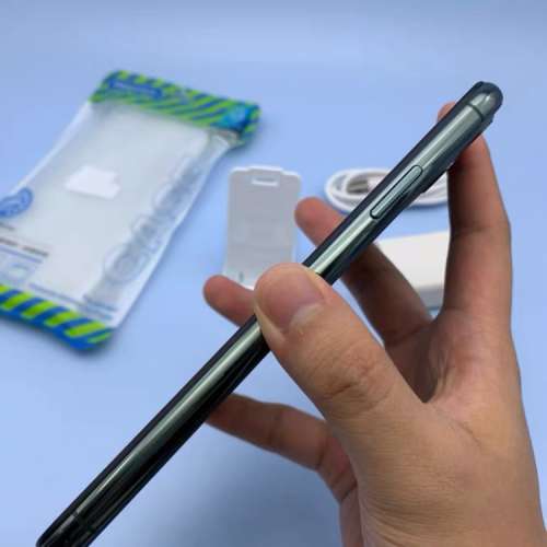 Apple iPhone 11 Pro Max 256G 6.7寸大螢幕，電池效能100 %，功能全部正常運作，已...