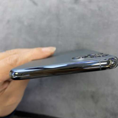 Apple Iphone 11 pro Max 256G ，6.7 寸大屏幕顯示，電池100 % 健康度，已貼上全新...