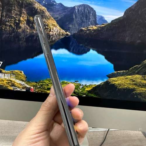 Apple Iphone 11 pro Max 256G ，6.7 寸大屏幕顯示，電池100 % 健康度，已貼上全新...