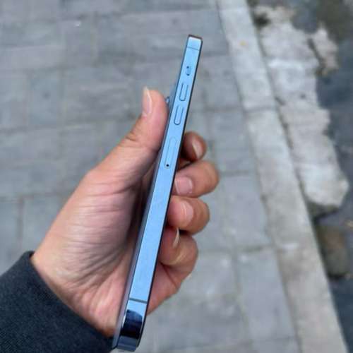 港版 Apple iPhone 13 Pro Max 128G 天峰藍色6.7寸大螢幕，功能全部正常運作，已貼...