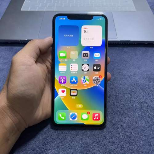 iPhone XS Max 256g gold  ，電池效能100 %健康，電可用一日，已貼全新玻璃鋼化貼及...