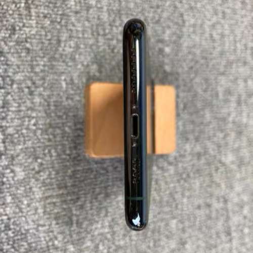 Apple iPhone 11 Pro Max 256G 6.7寸大螢幕，電池效能100 %，功能全部正常運作，已...