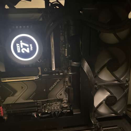 cpu 13900k + cpu水冷 NZXT kraken z73 + 兩條DDR5 -5200 16gb Trident z5